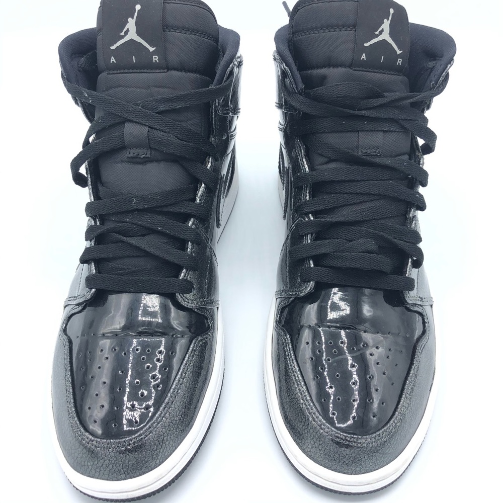 Air Jordan 1 Retro | Sz 10.5 - Picture 14 of 16